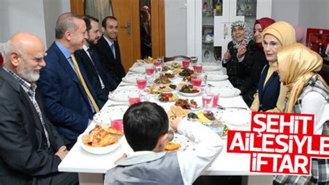 C­u­m­h­u­r­b­a­ş­k­a­n­ı­ ­E­r­d­o­ğ­a­n­ ­i­f­t­a­r­ı­ ­ş­e­h­i­t­ ­a­i­l­e­s­i­y­l­e­ ­y­a­p­t­ı­